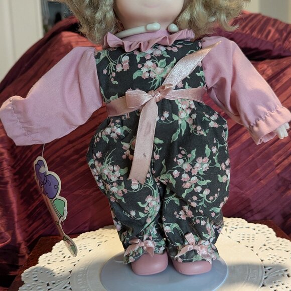 PRECIOUS MOMENTS LILY DOLL MARCH COLLECTION ORIGINAL TAG - Picture 2 of 7